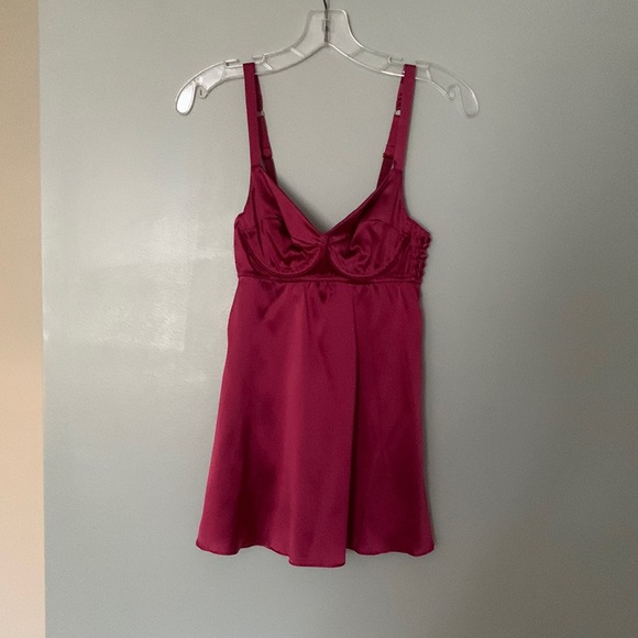 Victoria’s Secret chemise - Picture 1 of 5